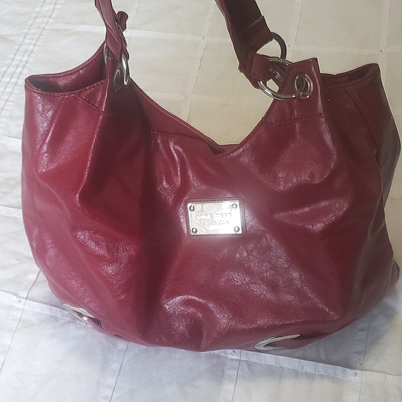 π NINE WEST - Red Leather Purse - Picture 2 of 6